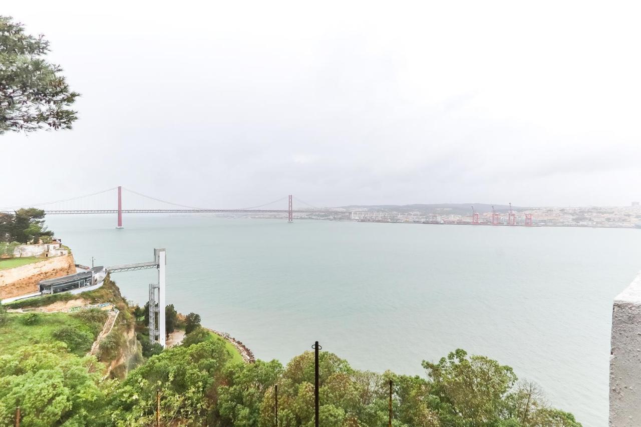Vita Portucale ! Cacilhas River View Almada Exterior foto